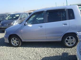 2002 Nissan Cube Pictures