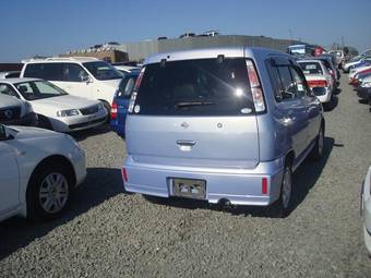 2002 Nissan Cube Photos