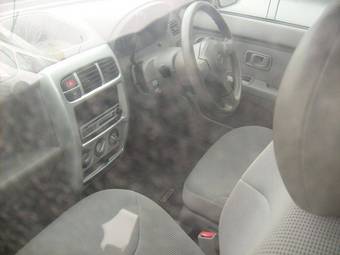 2002 Nissan Cube Pictures