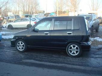 2002 Nissan Cube Photos