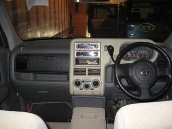 2002 Nissan Cube Photos