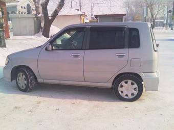 2002 Nissan Cube Photos