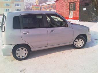 2002 Nissan Cube Photos