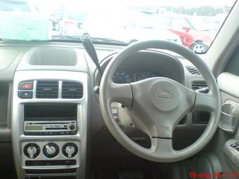 2002 Nissan Cube Photos