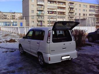 2002 Nissan Cube Photos