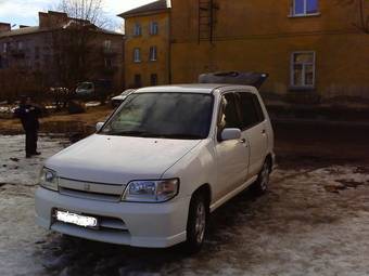 2002 Nissan Cube Photos