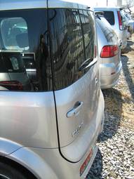 2002 Nissan Cube Photos