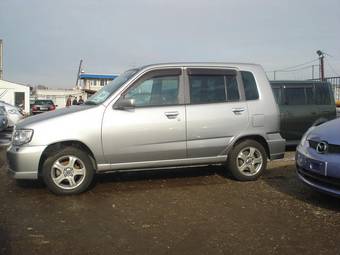 2002 Nissan Cube Photos