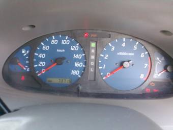 2002 Nissan Cube Photos