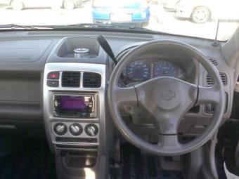 2002 Nissan Cube Photos