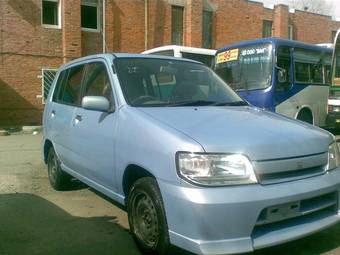2002 Nissan Cube Photos