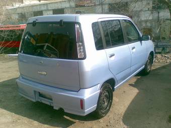 2002 Nissan Cube Pictures