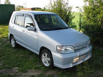 2002 Nissan Cube Photos