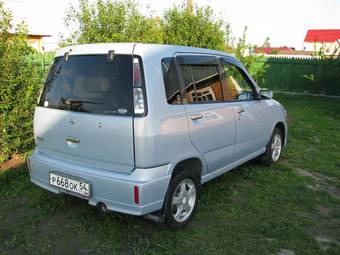 2002 Nissan Cube Photos