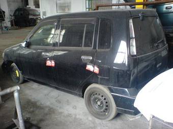 2002 Nissan Cube Photos