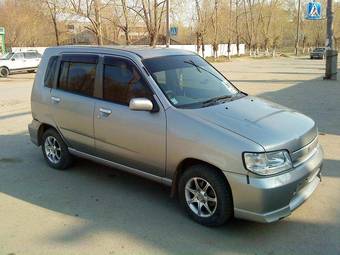 2002 Nissan Cube Pictures