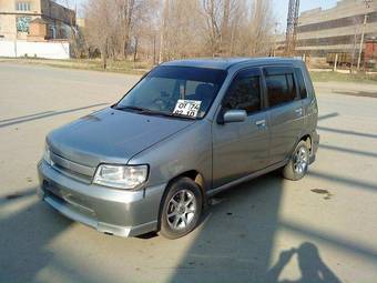 2002 Nissan Cube Photos