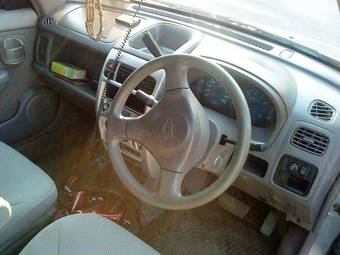 2002 Nissan Cube Pictures