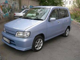 2002 Nissan Cube Photos