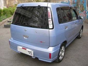 2002 Nissan Cube Photos