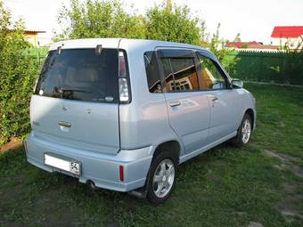 2002 Nissan Cube Photos