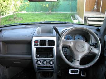 2002 Nissan Cube Pictures