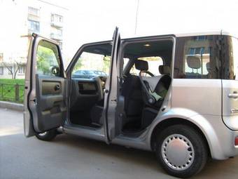 2002 Nissan Cube Photos