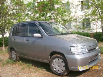2002 Nissan Cube Pictures