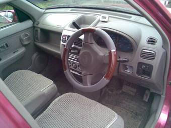 2002 Nissan Cube Photos