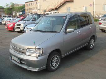 2002 Nissan Cube Photos