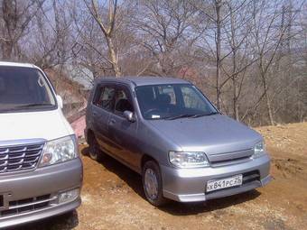 2002 Nissan Cube Photos