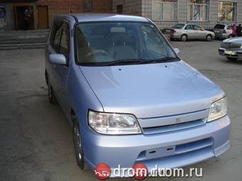 2002 Nissan Cube Photos