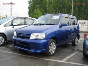 2002 Nissan Cube Photos