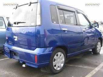 2002 Nissan Cube Photos