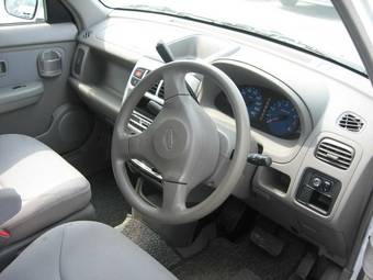 2002 Nissan Cube Photos