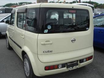 2002 Nissan Cube Photos