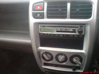 2002 Nissan Cube Photos