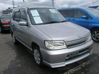 2002 Nissan Cube Photos