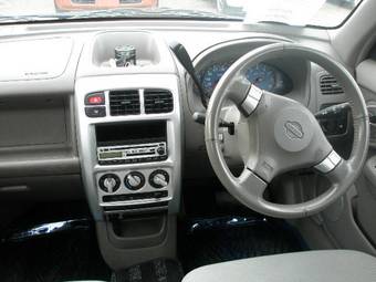 2002 Nissan Cube Photos