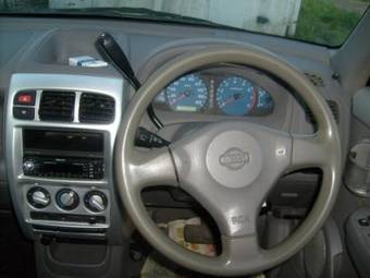 2002 Nissan Cube Pictures