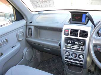 2002 Nissan Cube Photos