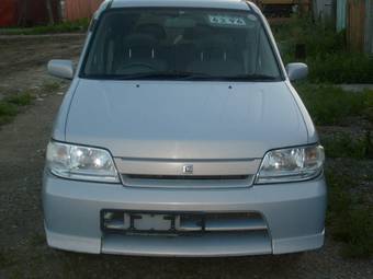 2002 Nissan Cube Photos