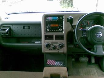 2002 Nissan Cube Photos