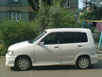 2002 Nissan Cube Pictures