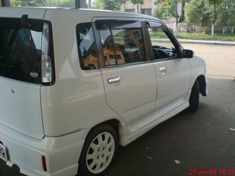 2002 Nissan Cube Wallpapers