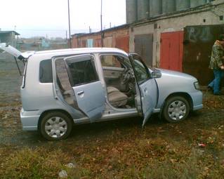 2002 Nissan Cube Pictures