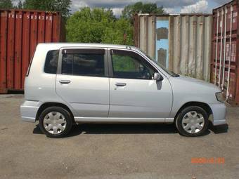 2002 Nissan Cube Photos