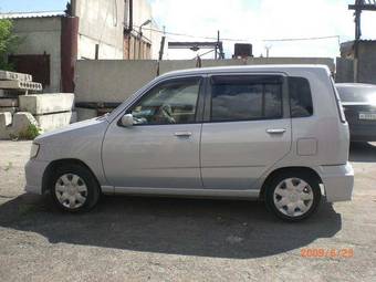 2002 Nissan Cube Pictures