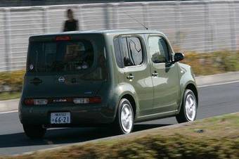 2002 Nissan Cube Photos