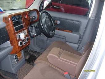 2002 Nissan Cube Photos